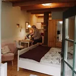 Spiegelhaus *